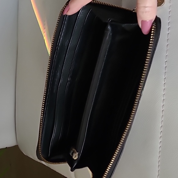 Michael Kors Leather Wallet ❤️ - Picture 4 of 8